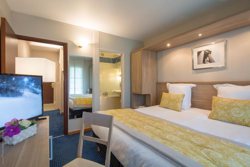 Logis Hotel & Restaurant - Lensotel Екстер'єр фото